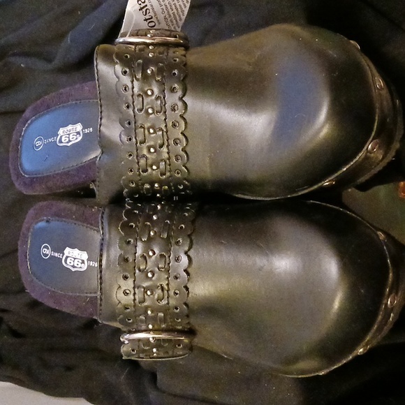 Pitch BLACK Studded Clogs Size 9 Brand New with Tags - Picture 2 of 4
